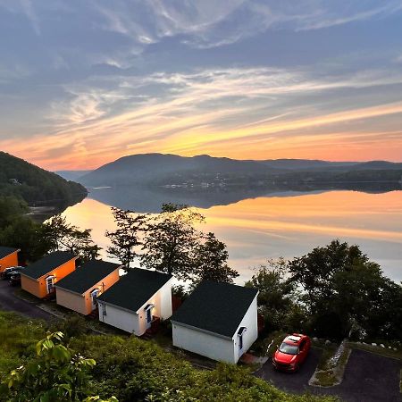 Knotty Pine Cottages, Suites & Motel Rooms إينغونيش المظهر الخارجي الصورة