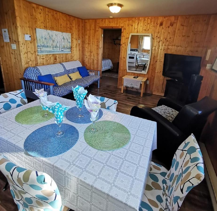 Knotty Pine Cottages, Suites & Motel Rooms إينغونيش المظهر الخارجي الصورة