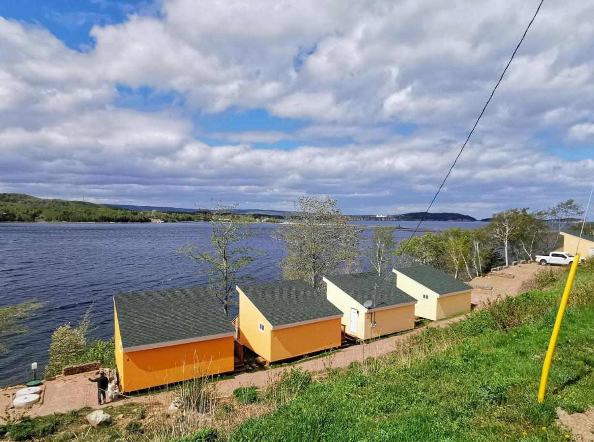 Knotty Pine Cottages, Suites & Motel Rooms إينغونيش المظهر الخارجي الصورة