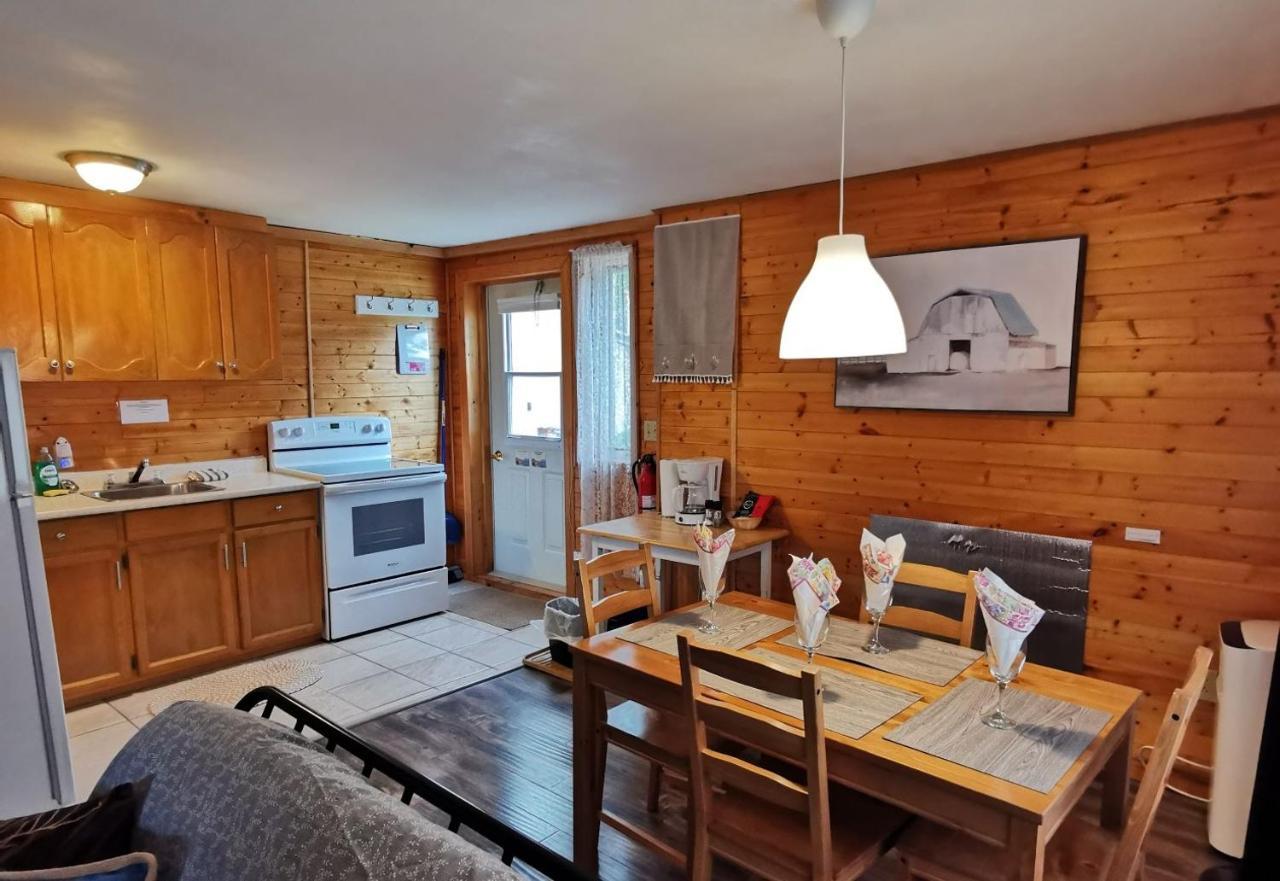 Knotty Pine Cottages, Suites & Motel Rooms إينغونيش المظهر الخارجي الصورة
