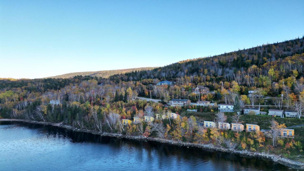 Knotty Pine Cottages, Suites & Motel Rooms إينغونيش المظهر الخارجي الصورة