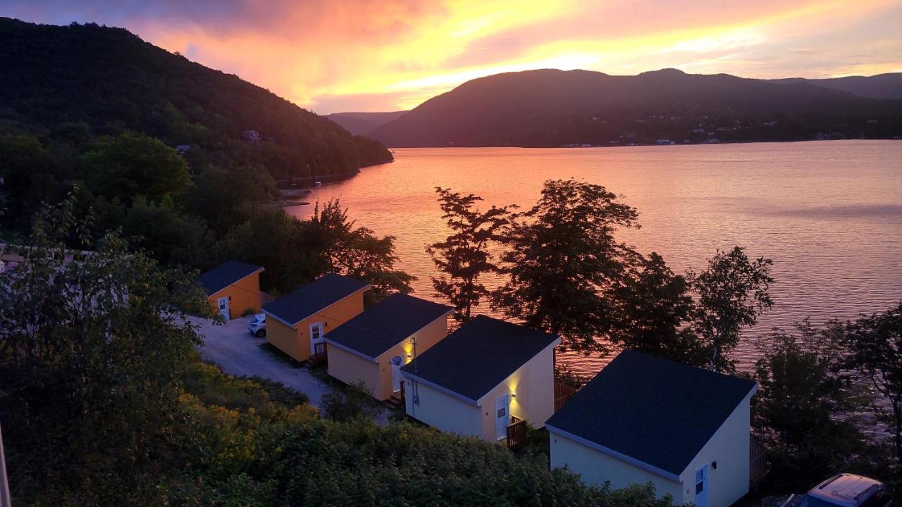 Knotty Pine Cottages, Suites & Motel Rooms إينغونيش المظهر الخارجي الصورة
