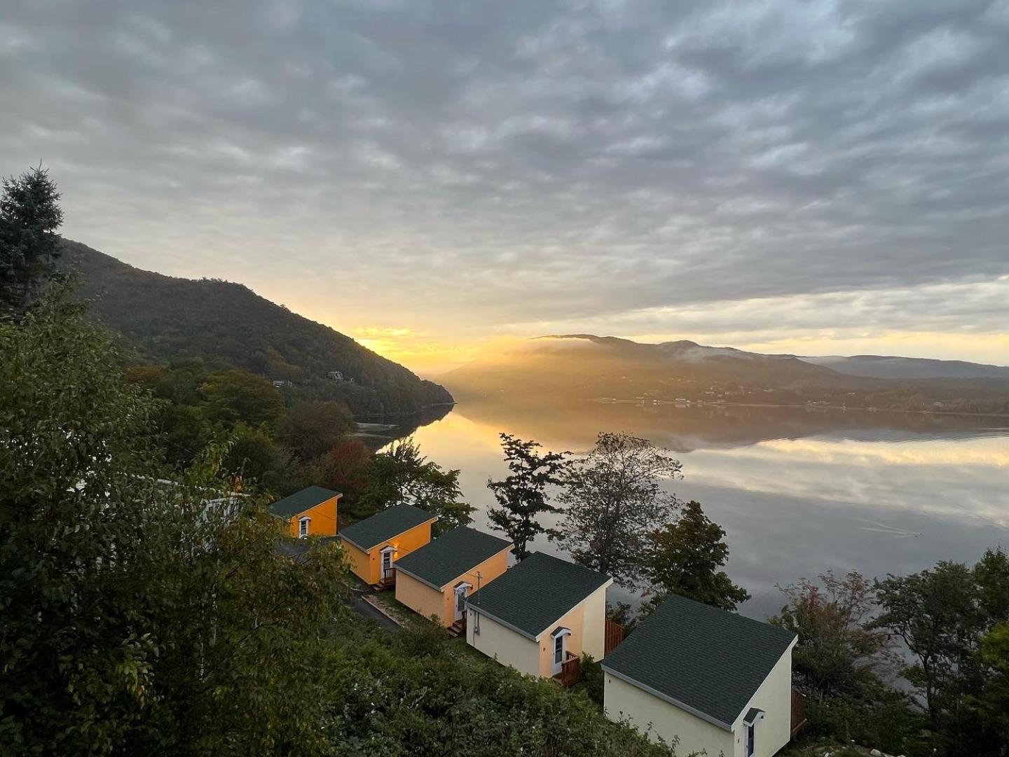 Knotty Pine Cottages, Suites & Motel Rooms إينغونيش المظهر الخارجي الصورة