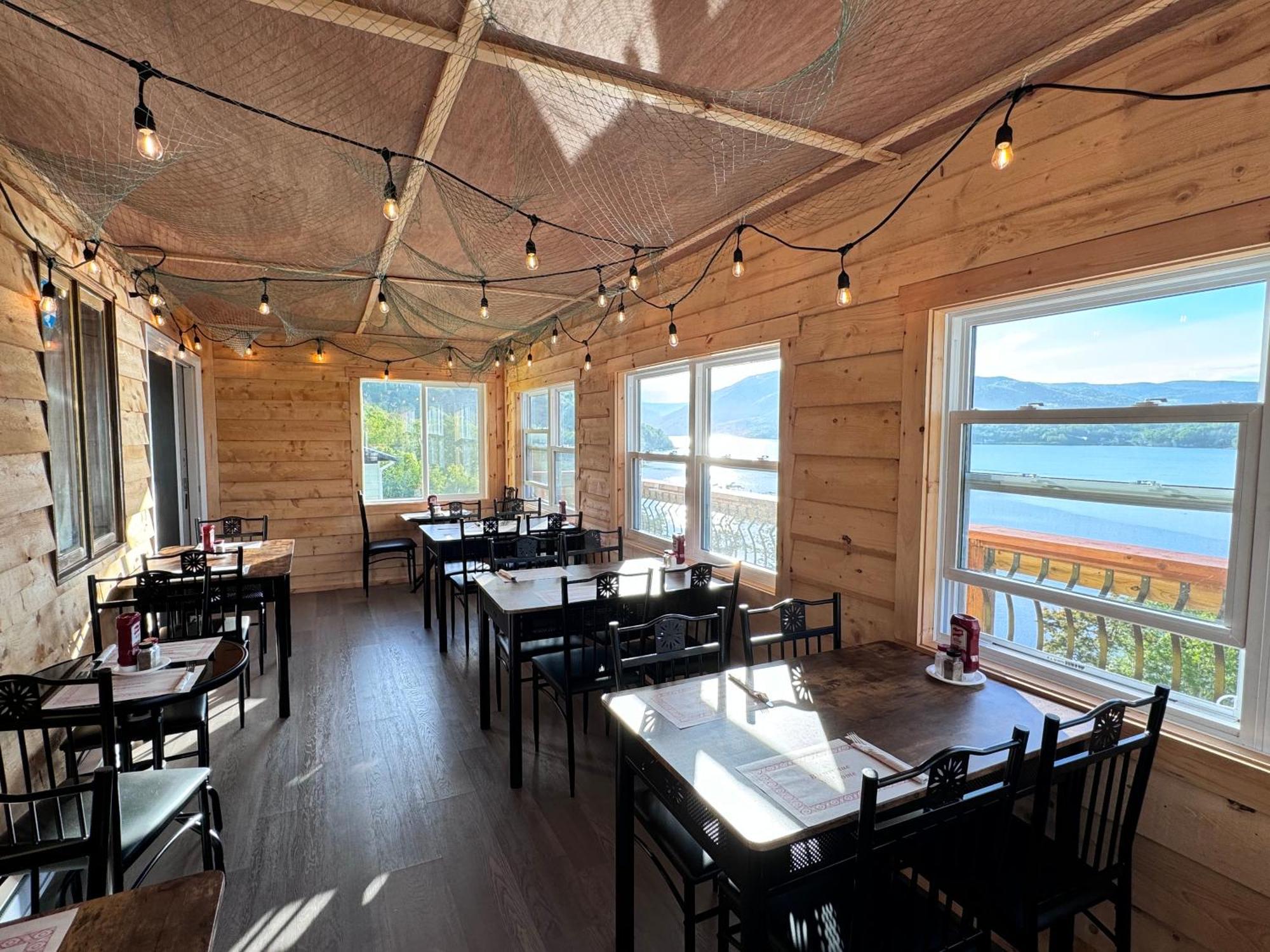 Knotty Pine Cottages, Suites & Motel Rooms إينغونيش المظهر الخارجي الصورة