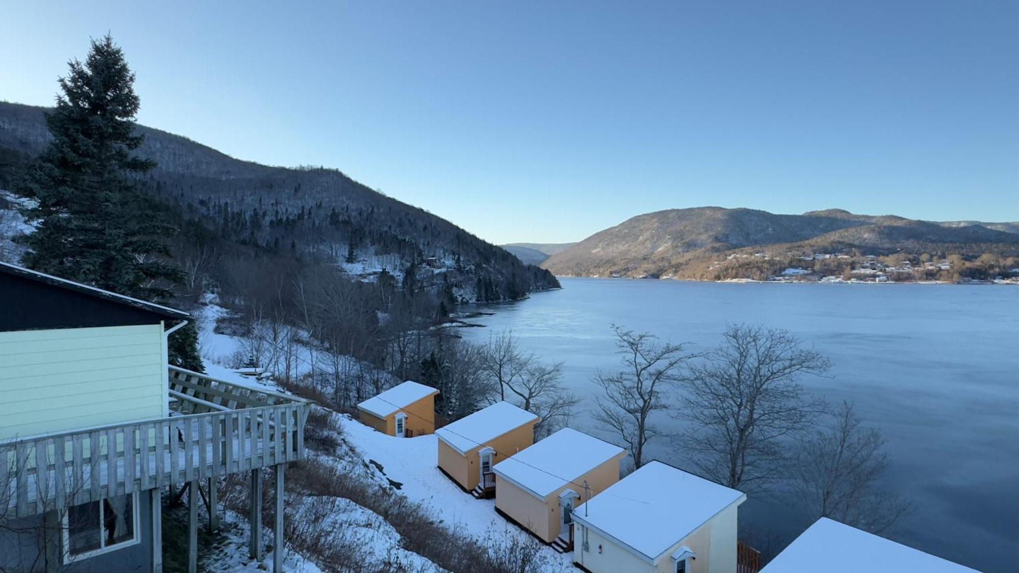Knotty Pine Cottages, Suites & Motel Rooms إينغونيش المظهر الخارجي الصورة