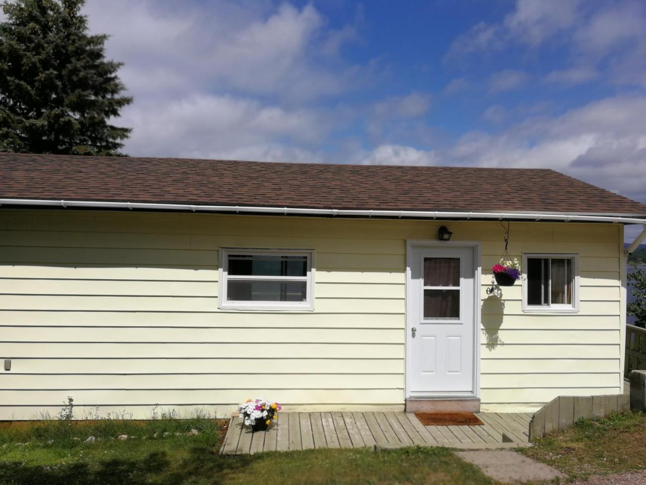 Knotty Pine Cottages, Suites & Motel Rooms إينغونيش المظهر الخارجي الصورة