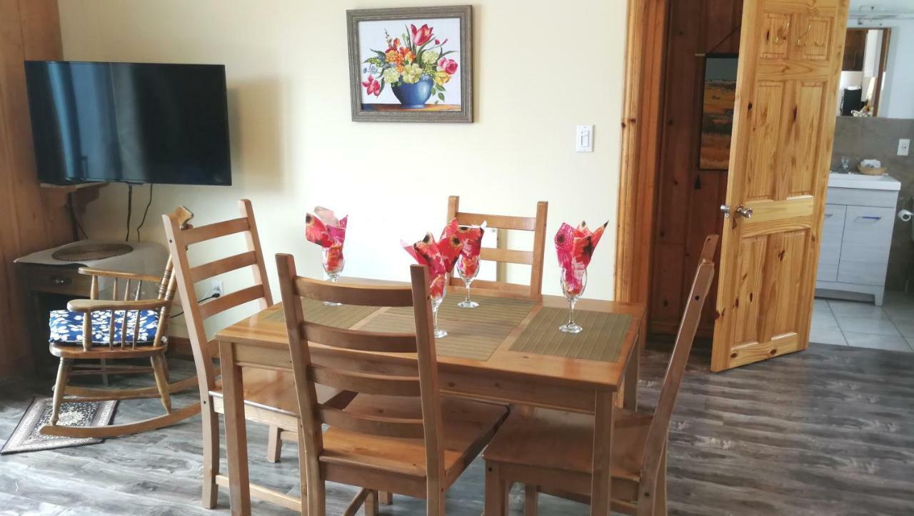 Knotty Pine Cottages, Suites & Motel Rooms إينغونيش المظهر الخارجي الصورة