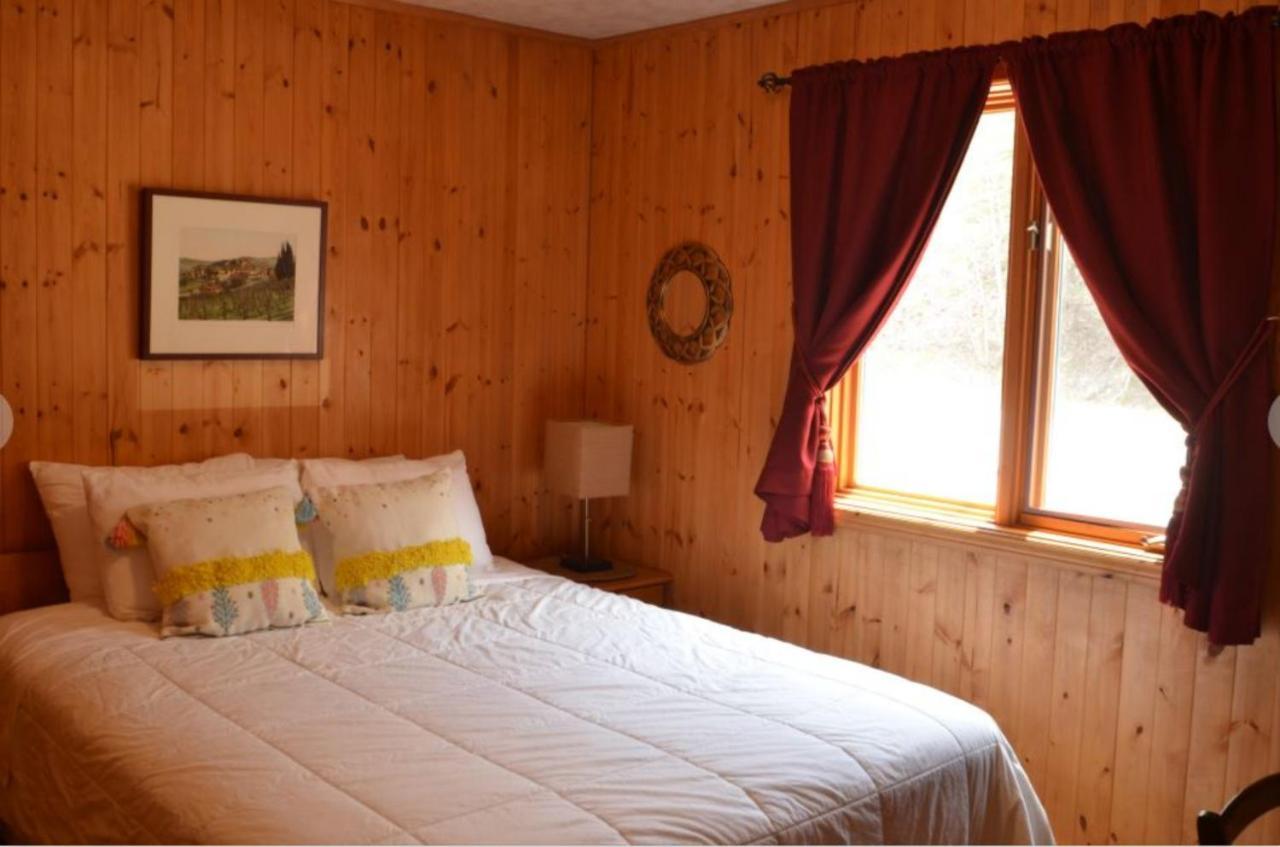 Knotty Pine Cottages, Suites & Motel Rooms إينغونيش المظهر الخارجي الصورة