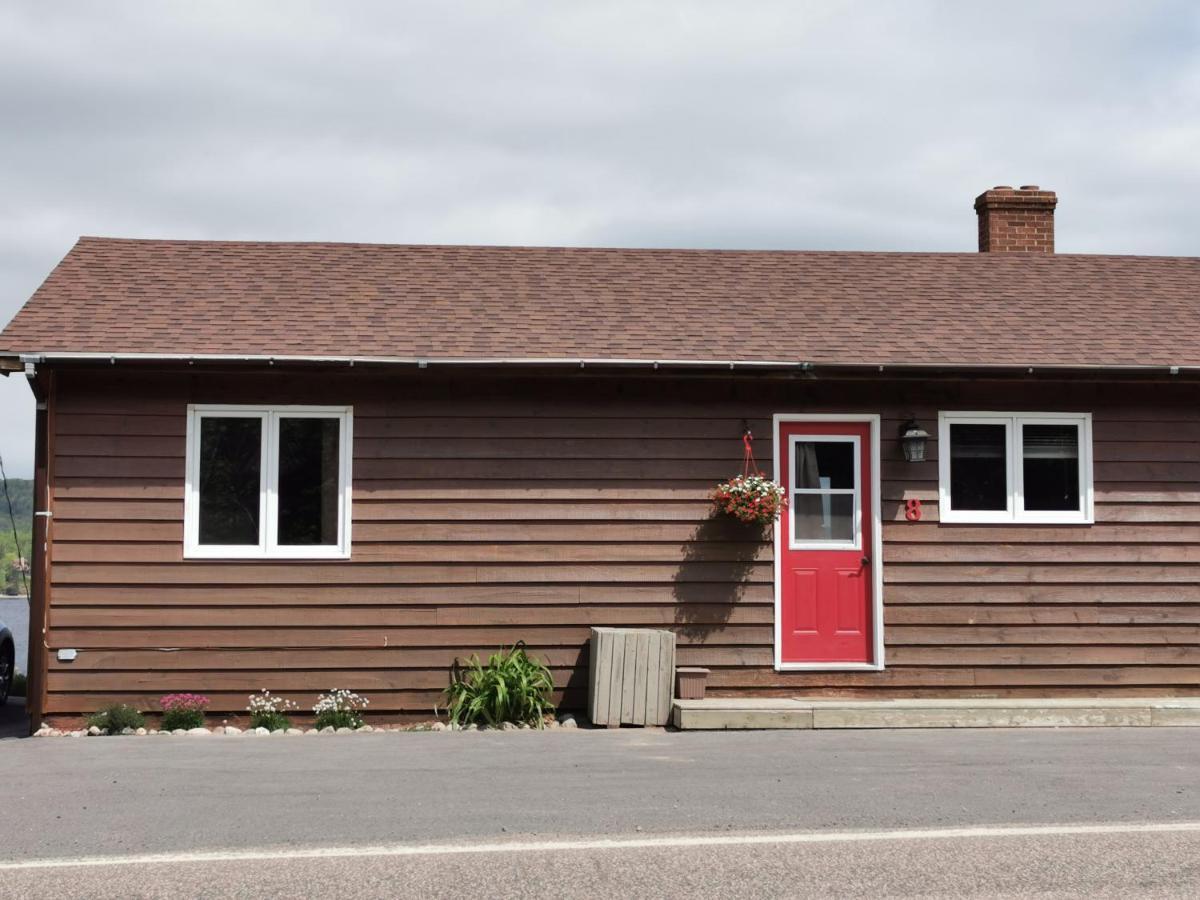 Knotty Pine Cottages, Suites & Motel Rooms إينغونيش المظهر الخارجي الصورة