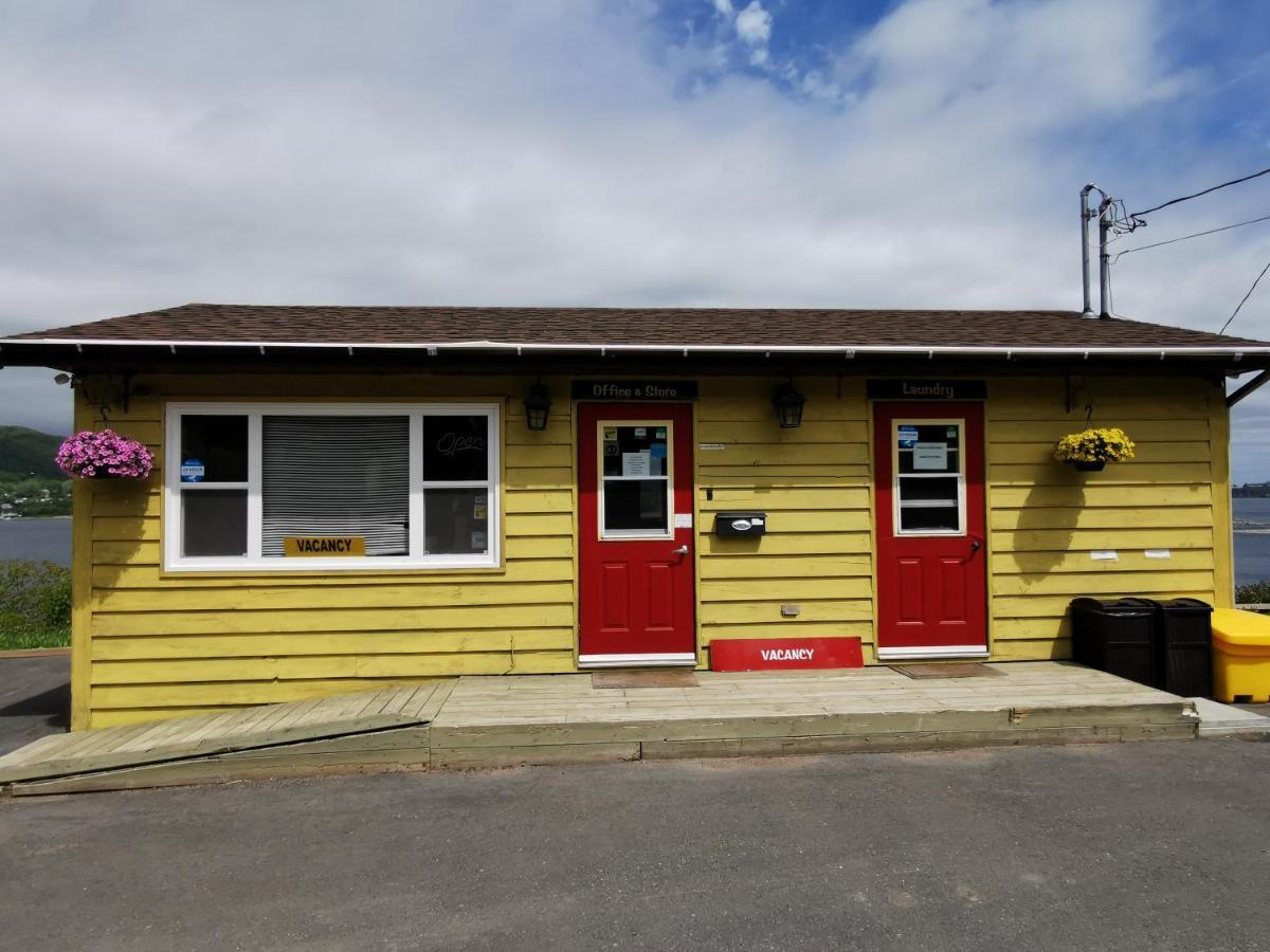 Knotty Pine Cottages, Suites & Motel Rooms إينغونيش المظهر الخارجي الصورة