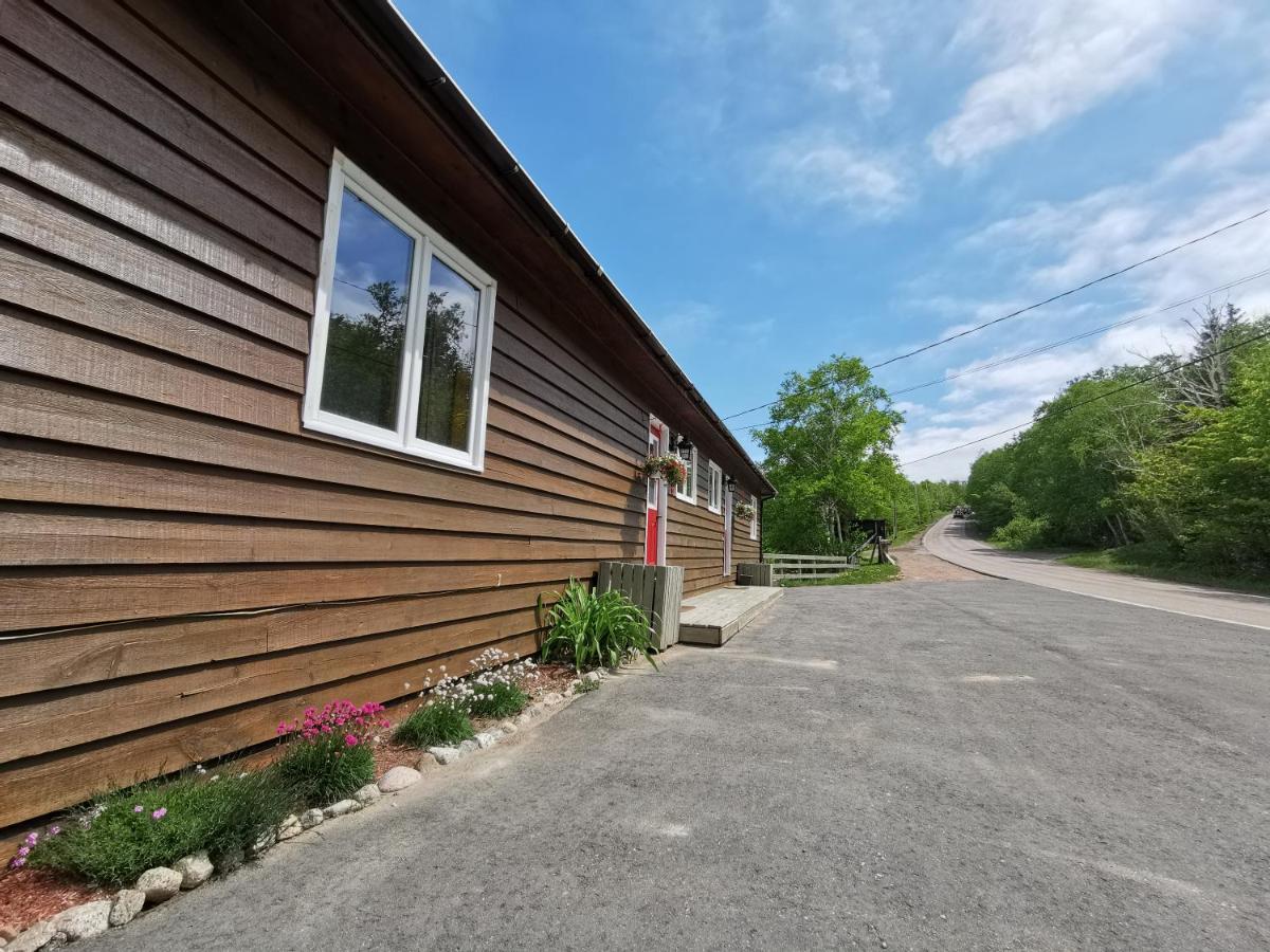 Knotty Pine Cottages, Suites & Motel Rooms إينغونيش المظهر الخارجي الصورة