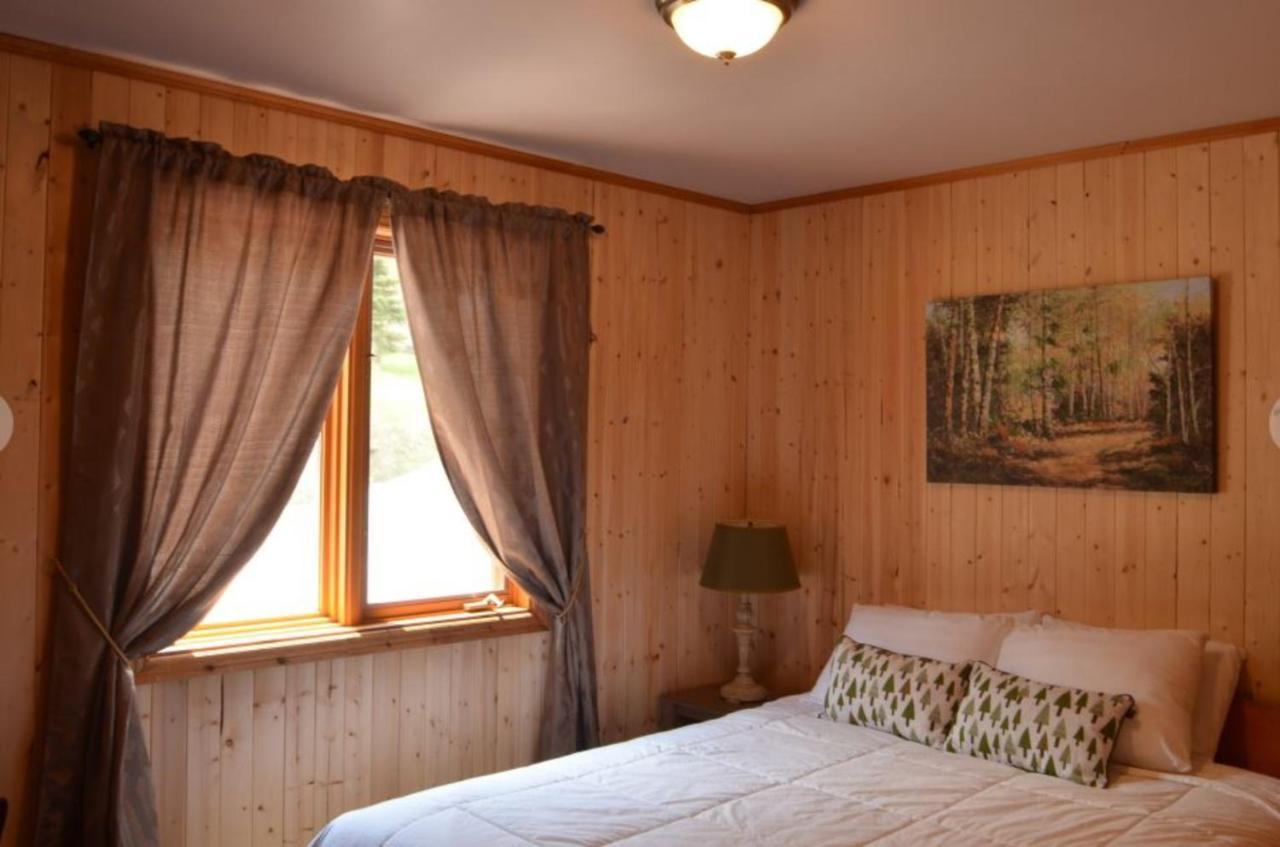 Knotty Pine Cottages, Suites & Motel Rooms إينغونيش المظهر الخارجي الصورة